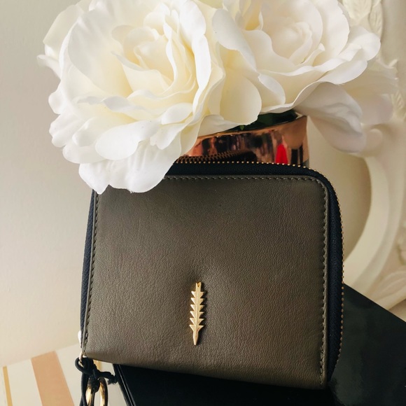 🎀 Thacker Ciara Compact Bi-Fold Zip Wallet - Picture 6 of 6